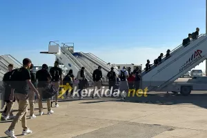 Στο αεροπλάνο της επιστροφής ο Άρης (Φώτος Kerkida)