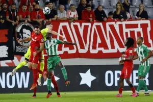 Άρης - Νέα Σαλαμίνα: Ανατροπή και κορυφή με Γκομίς... δις! (Φώτος)