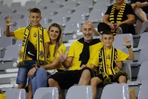 (ΦΩΤΟΡΕΠΟΡΤΑΖ) Ο κόσμος της ΑΕΛ στο "Άλφαμεγα"