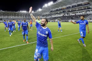 Πρωταγωνιστής την Κυριακή