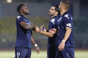 Είπε ΟΧΙ στα πέναλτι και... έπεσαν πάνω του! (φώτος)