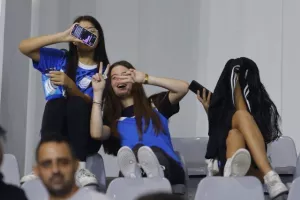 (Φωτορεπορτάζ) Ο κόσμος στο "Αλφαμέγα"