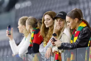 (Φωτορεπορτάζ) Ο κόσμος στο "Αλφαμέγα" για το φιλικό της Εθνικής