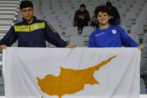 (Φωτορεπορτάζ) Ο κόσμος στο "Αλφαμέγα" για το φιλικό της Εθνικής