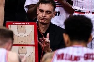Συναγερμός στο λιμάνι για να μείνει όρθιος ο Ολυμπιακός