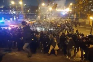 Τρελή πορεία χιλιάδων οπαδών της Μπέτις στην Πράγα! (βίντεο)