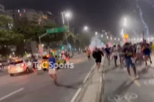 Οπαδοί των Φλουμινένσε και Μπόκα Τζούνιορς έπαιξαν ξύλο σε όλο το Ρίο (βίντεο)