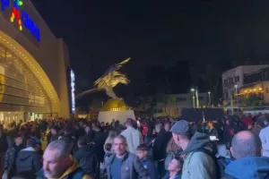 Ελλάδα - Γαλλία: Πλήθος κόσμου έξω από την OPAP Arena πριν από την αναμέτρηση