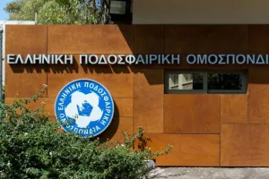 Απάντηση της ΕΠΟ για τον βοηθό του Πογέτ: «Αρνείται να λάβει ελληνικό ΑΦΜ»