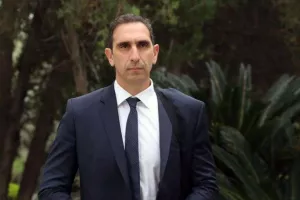ΣΩΣΤΟΣ ο ψηλός