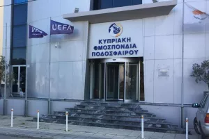 Καυστικός 