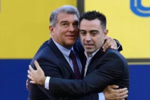Ο Λαπόρτα στήριξε Τσάβι: "Στεκόμαστε απόλυτα στο πλευρό του"