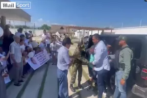Η συγκίνηση του πατέρα του Ντίας την στιγμή που επιστρέφει στην οικογένειά του μετά την απαγωγή του