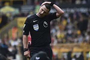 Premier League: Πιλότοι θα βοηθήσουν την επικοινωνία μεταξύ διαιτητών και VAR