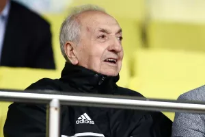 Δύσκολες ώρες για Νεστορίδη, εισήχθη στο νοσοκομείο "Ευαγγελισμός"