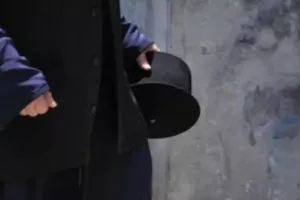 Παπάδες πιάστηκαν στα χέρια - Τα πρόβατα του ενός μπήκαν στο χωράφι του άλλου