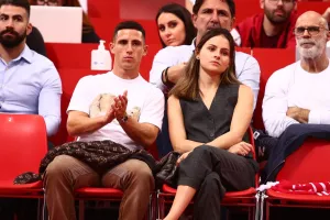 Ο Ποντένσε με την σύντροφό του στο ΣΕΦ