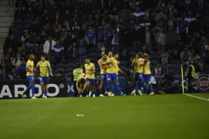 Σόκαρε την Πόρτο και της «κόβει» τον τίτλο η Εστορίλ
