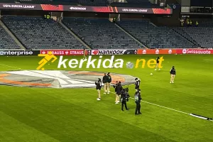 Με τα τηλέφωνα ανά χείρας 