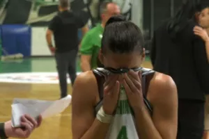 Αποθεώθηκε από τον κόσμο του Παναθηναϊκού και ξέσπασε σε κλάματα η Σταμολάμπρου!