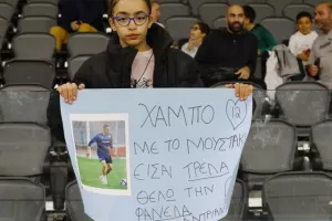 Με το μουστάκι είσαι τρέλλα!
