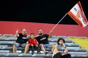 Στα 8 ευρώ και κάλεσμα στον κόσμο της
