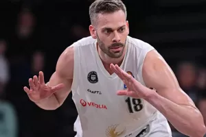 Παίκτης στη Γερμανία άφησε το ματς για να φέρει φακό επαφής από το αμάξι του!