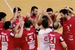 Βάφτηκε "ερυθρόλευκο" το Βαρωσιώτικο ντέρμπι