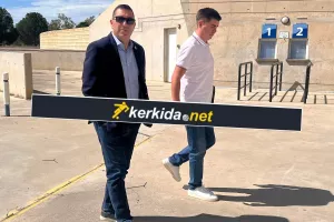 "ΟΛΟΙ εκεί"