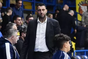 Μπουρούσης: «Εγώ ο ίδιος θα βγάλω έξω όποιον δημιουργήσει πρόβλημα σε αυτό το γήπεδο»