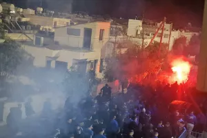 (ΦΩΤΟΣ/kerkida)Με παλμό και τραγούδι στο γήπεδο οι ΜΑΧΗΤΕΣ 