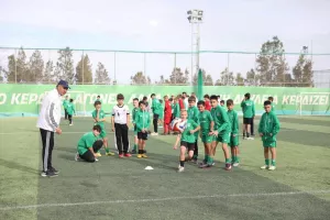 Χριστουγεννιάτικη εκδήλωση με Μποάκι, Μπράουν και Μπαμπίκα