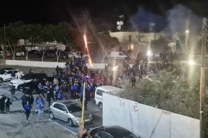 (ΦΩΤΟΣ/kerkida)Με παλμό και τραγούδι στο γήπεδο οι ΜΑΧΗΤΕΣ 