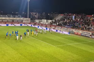 (BINTEO Kerkida) Οι Παφίτες πανηγύρισαν με τους παίκτες με τους φακούς των κινητών!