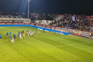 (BINTEO Kerkida) Οι Παφίτες πανηγύρισαν με τους παίκτες με τους φακούς των κινητών!
