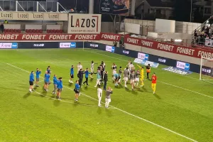 (BINTEO Kerkida) Οι Παφίτες πανηγύρισαν με τους παίκτες με τους φακούς των κινητών!