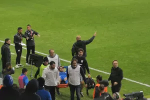 Με το φορείο και εκτός γηπέδου 