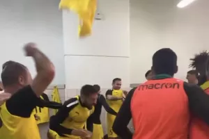Τα "έσπασαν" στα αποδυτήρια οι παίκτες του Ύψωνα μετά τη νίκη απέναντι στον Ολυμπιακό (βίντεο)