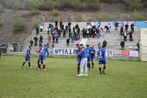 Φωτορεπορτάζ της νίκης μπροστά στον κόσμο της!