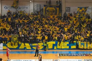Καυτή... ΘΥΡΑ 3