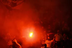 Καυτή... ΘΥΡΑ 3