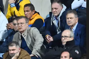 Περιμένουν την χειραψία που θα γράψει ιστορία 