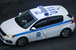 Θρίλερ στη Λάρισα: Νεκρός σε πορτμπαγκάζ αυτοκινήτου εντοπίστηκε 59χρονος μετανάστης