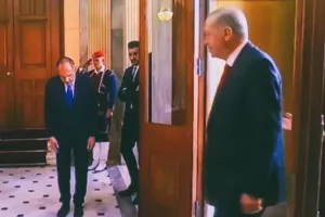 Αλήθειες και ψέματα με την "υπόκλιση" Γεραπετρίτη στον Ερντογάν- Ο σάλος στα social media