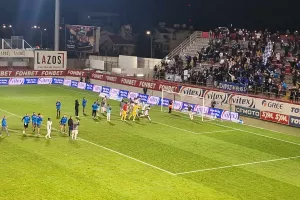 (BINTEO Kerkida) Οι Παφίτες πανηγύρισαν με τους παίκτες με τους φακούς των κινητών!