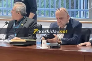 Κούμας/συνθήματα