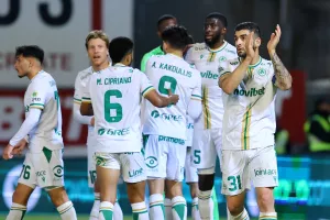 Νέα Σαλαμίνα-Ομόνοια: 3η σερί… και είπε “ευχαριστώ” στα δώρα (Φώτος)