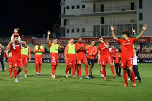 Μπροστά σε ασυνήθιστο σκηνικό