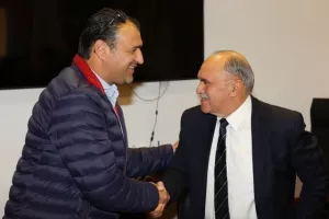 ΚΟΑ/ Παράδοση χορηγίας στα προσφυγικά Σωματεία (Φώτος)