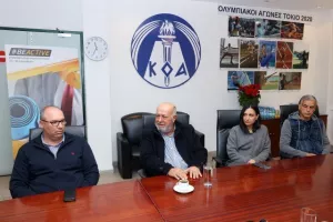 ΚΟΑ/ Παράδοση χορηγίας στα προσφυγικά Σωματεία (Φώτος)